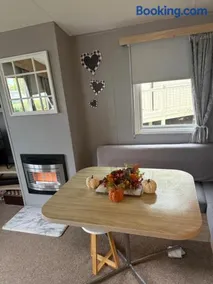 Hoopers Hideaway Caravan Rental Setonsands - Image 3