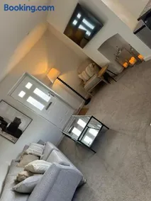 Chew View Luxury Apartment - Image 2
