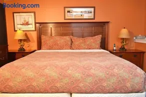 Trailside Village #7 - Slopeside 1BR with Hot Tub, Sauna and BBQ, Ski In Ski Out - Image 3