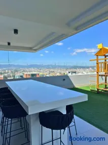 Luxury One-Bedroom City Views, Pool & AC - Image 2