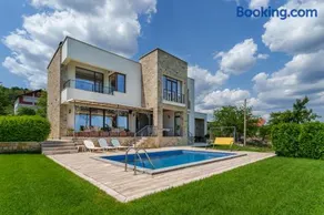 Villa Poemia- private villa with 4BD, pool and stunning sea view - Image 1
