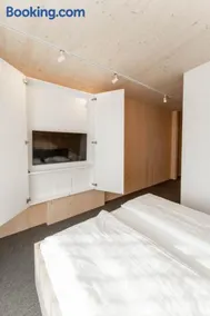 Karlingerhaus Hotel Hostel Home - Image 3