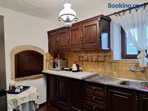 Gold King Apartment - Image 4