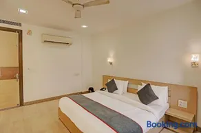 Super Townhouse RELAX SUITS A BOUTIQUE HOTEL VASUNDHARA - Image 5
