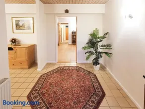 Paddock House - Image 2