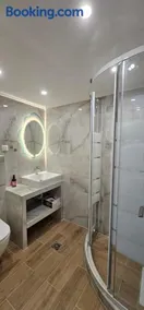 Deluxe apartment by the sea - Image 1