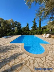 Ulysse77 Sea View Home with Pool & Garden - Image 4