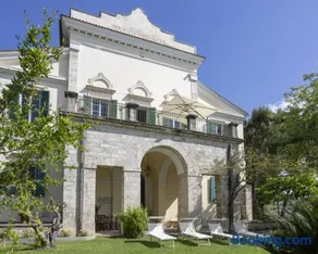 Exclusive Apartment-1844s Frescoes- Centuries old park- Peacocks- Villa Mastrangelo - Image 1