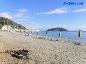 Lilian Beachfront Apartments - Image 3