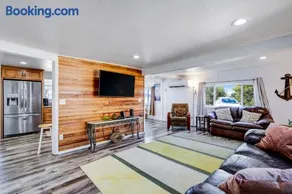 Fisherman's Dream Boat House - Image 1
