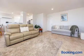 Beach Street Oasis - Tuncurry - Image 3