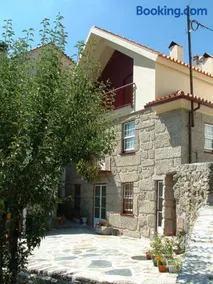 Casa do Meio da Vila - Image 1