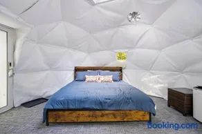 Pleasant River Glamping Dome 3 King bed - Image 4
