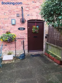 Granary Cottage - Image 1