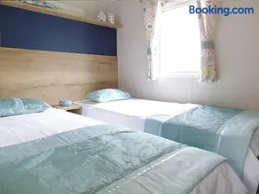 Leylandii 2 Bed Holiday Home in picturesque town. - Image 3
