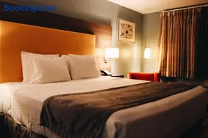 All Seasons Inn & Suites - Image 3