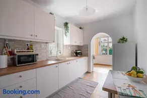 Manos Home - Image 4