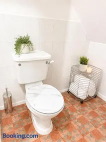 Countryside Studio 13 Acres with Gated Entrance - Image 5