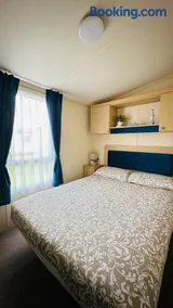 Cozy Private Static Caravan at Llyons Robin Hood - Silver Birch Way 11 - Image 5