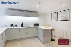 Wokingham - 2 Bedroom Ground Floor Flat - Image 5