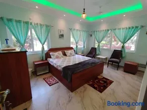 The Canopy Retreat - Image 1