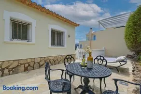 Villa Arenja in La Sella, 12 Pax mit großzügigem Außenbereich, beheiztem Pool und traumhaftem Panoramablick - Image 3