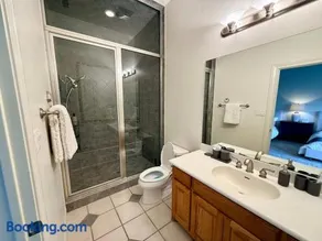 Luxury Lakefront Escape - Boat Dock, Lift & Views - Image 3