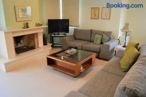 Harmony Seafront Apartment - Image 2