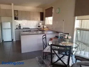 Lovely 2 BR Spa apartment, Opposite Shepp Lake - Image 1