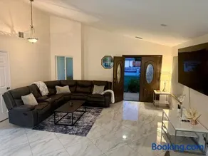 Spacious pool home Game Room Sleeps Large Groups - Image 1