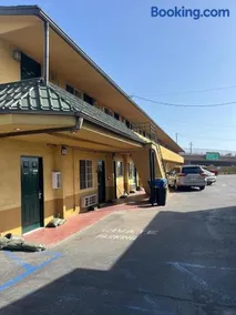 San Diego Inn - Image 2