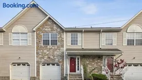 Spacious 3BR Near Rutgers plus Princeton plus NYC Access - Image 4