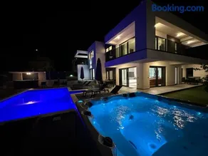 Fantasy Daydream Mansion - Image 3