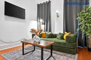 Sunny 1BR in Center City with King Sized Memory Foam Sofa Bed - Image 3
