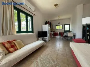 Sapphire View - ONLY 4 meters away from the sea - Image 3