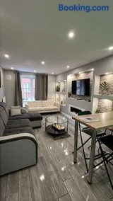 3 Double Bed Apt Temple Bar Dublin City Centre - Image 1