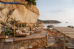 LA GUARDIA Hotel - Image 1