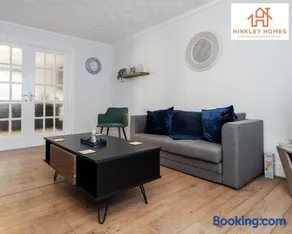 Spacious 3 bedroom house - Free parking - Liverpool - By Hinkley Homes Short Lets & Serviced Accommodation - Image 4