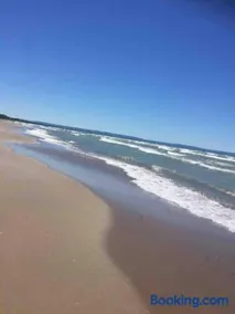 Wasaga Beach Bunkie 10 - Image 4