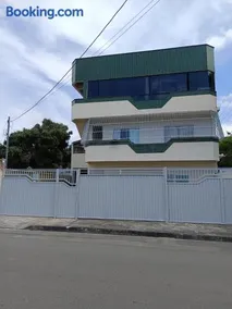 Suíte bem localizada, perto da praia, ar-condicionado e garagem - Image 2