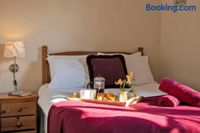 Zoe's Cottage with Alpaca's and 7 mins drive to Alton Towers - Image 3