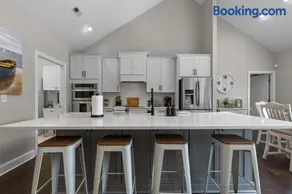 Luxurious Pine Manor Golf Front Estate - Image 3