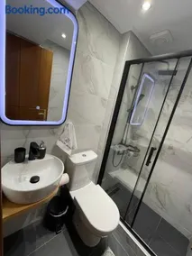 Q luxury rooms Perea center - Image 4