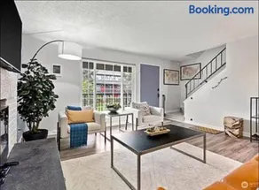 Modern and elegant condominium - Image 2