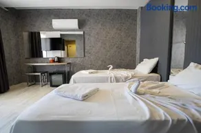 Emilia Otel - Image 2