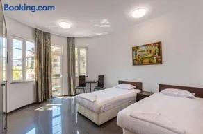 SeaSide Guest Rooms - Image 1