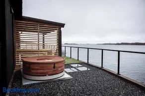 Sunset Island Retreat, Ocean Cabin with Hot Tub - Image 2