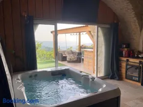 Nuit insolite avec jacuzzi privatif et piscine - Image 2