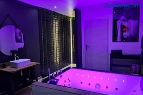 Rien Que Pour Nous Spa privé sauna & vidéoprojecteur - Image 2