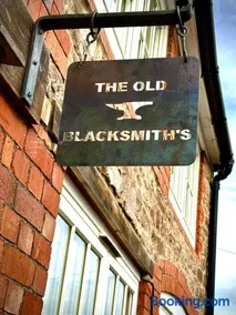 The Old BlackSmiths -5 min from M5, J14 - Image 4